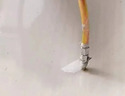 白河瓷砖空鼓维修公司专业解答在瓷砖铺贴过程中，如果使用的砂料过粗（如全部使用了粗砂），可能会导致以下问题